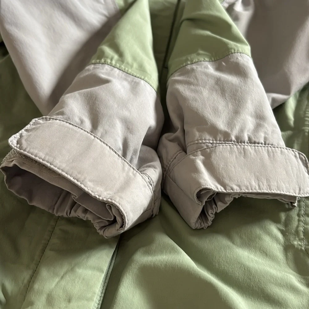 North Face Girls Large L light weight hooded coat. Green & Gray. EUC!! Preloved - Picture 8 of 12